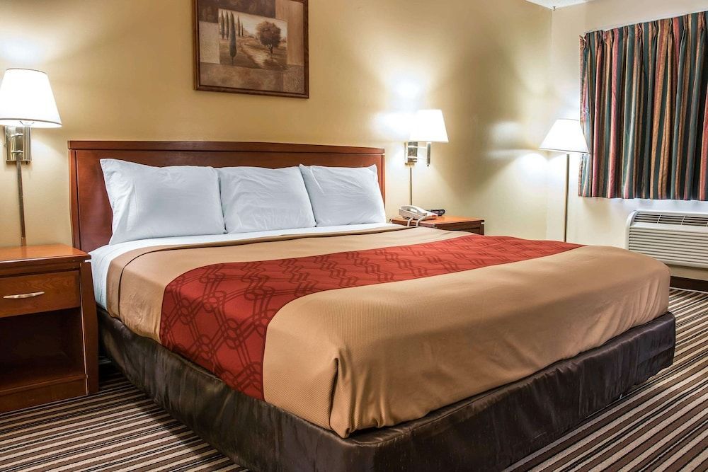 Econo Lodge Paw Paw 1