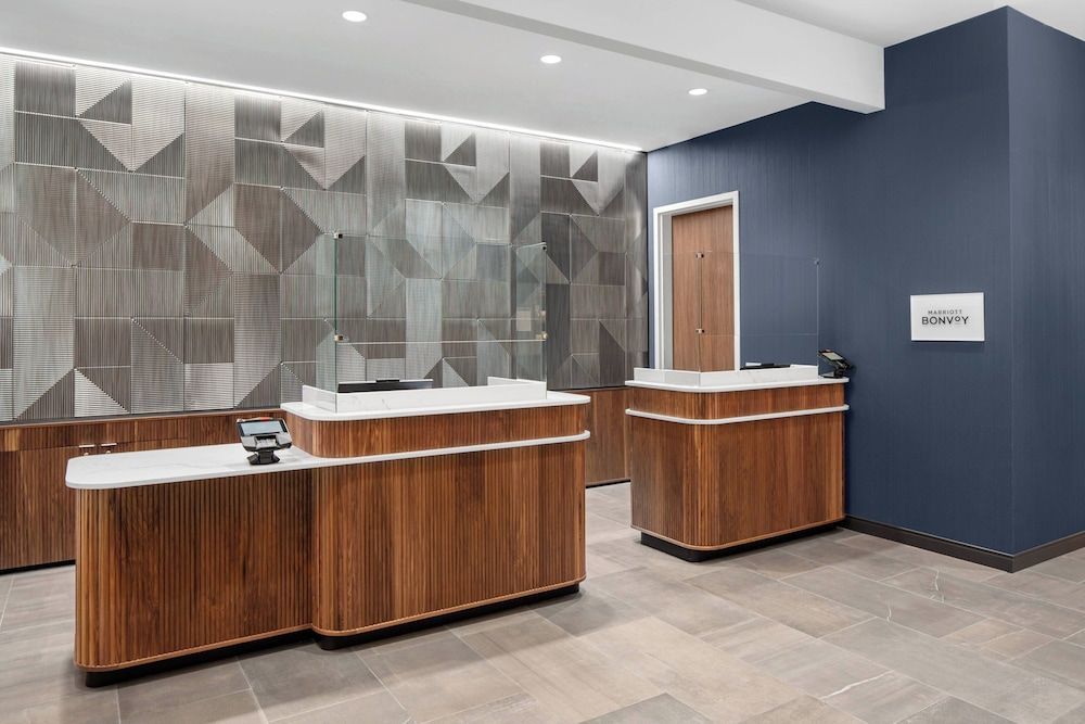 Courtyard by Marriott Lansing Downtown 2