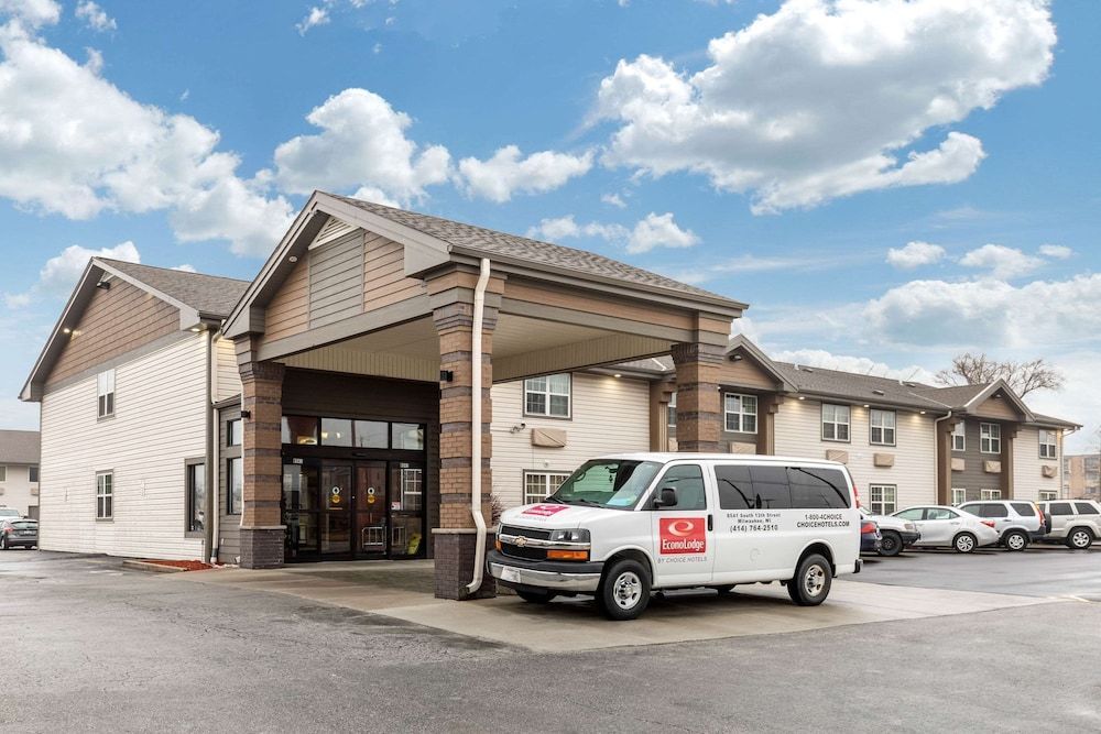 Econo Lodge Milwaukee Airport 1