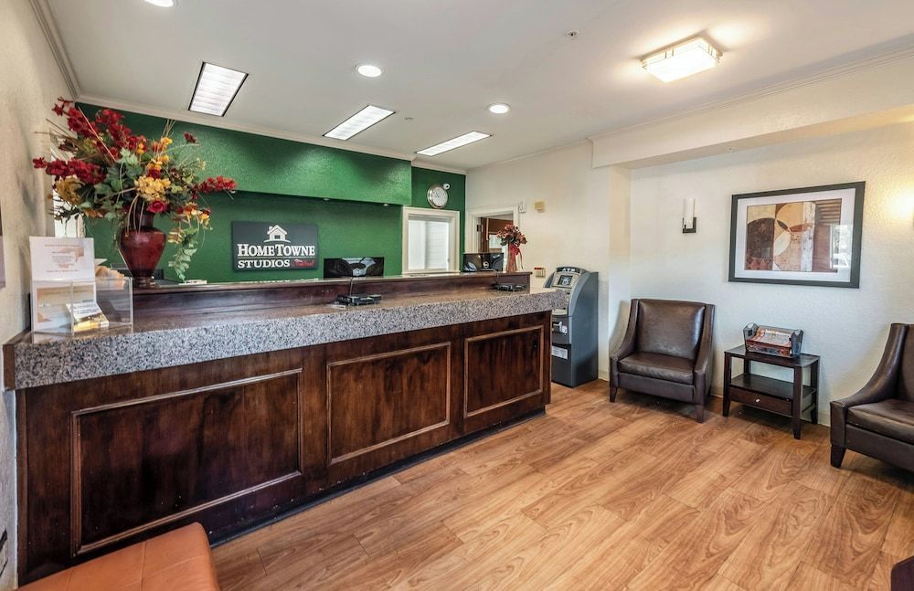 HomeTowne Studios by Red Roof Orlando South 2