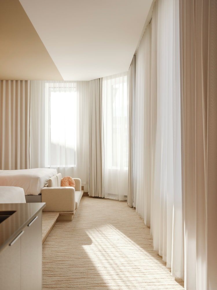Rose Hôtel Invisible 1
