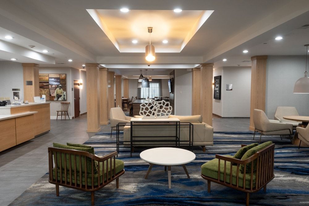 Fairfield Inn & Suites Denton 1