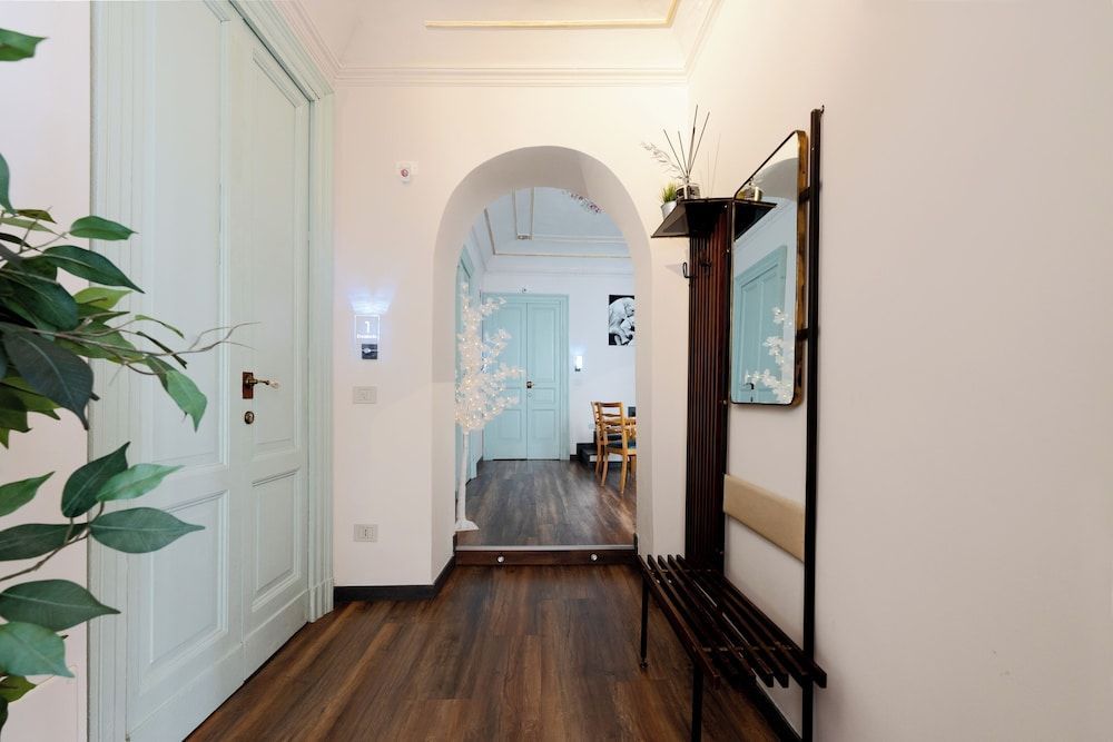 Holiday Lux Boutique Room 1
