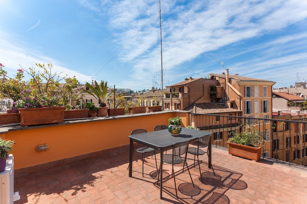 Rome as you feel - Baullari with terrace 1