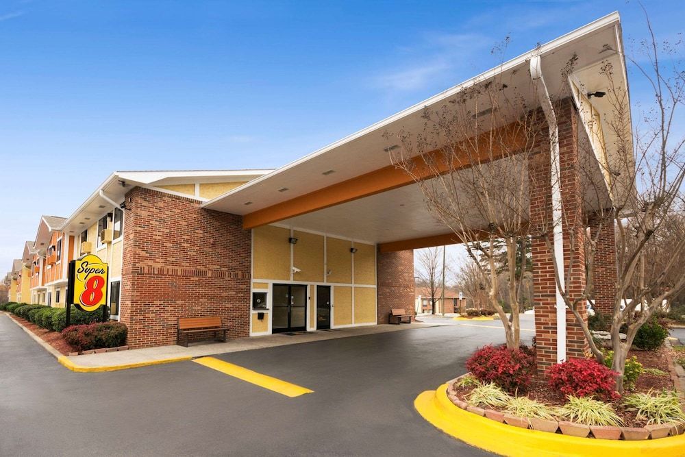 Super 8 by Wyndham Charlotte University 1