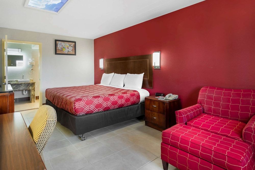 Econo Lodge Athens I-75 1
