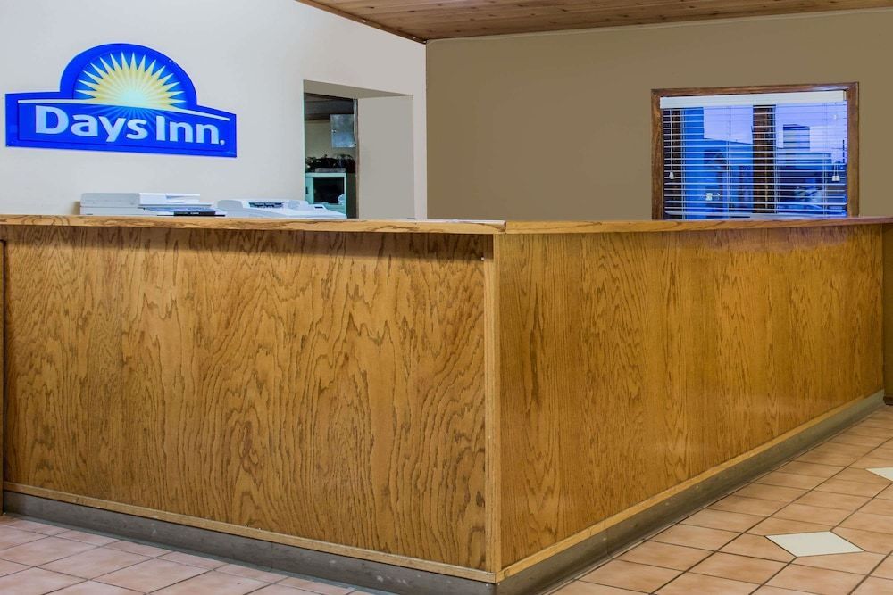 Days Inn by Wyndham West Allis/Milwaukee 2