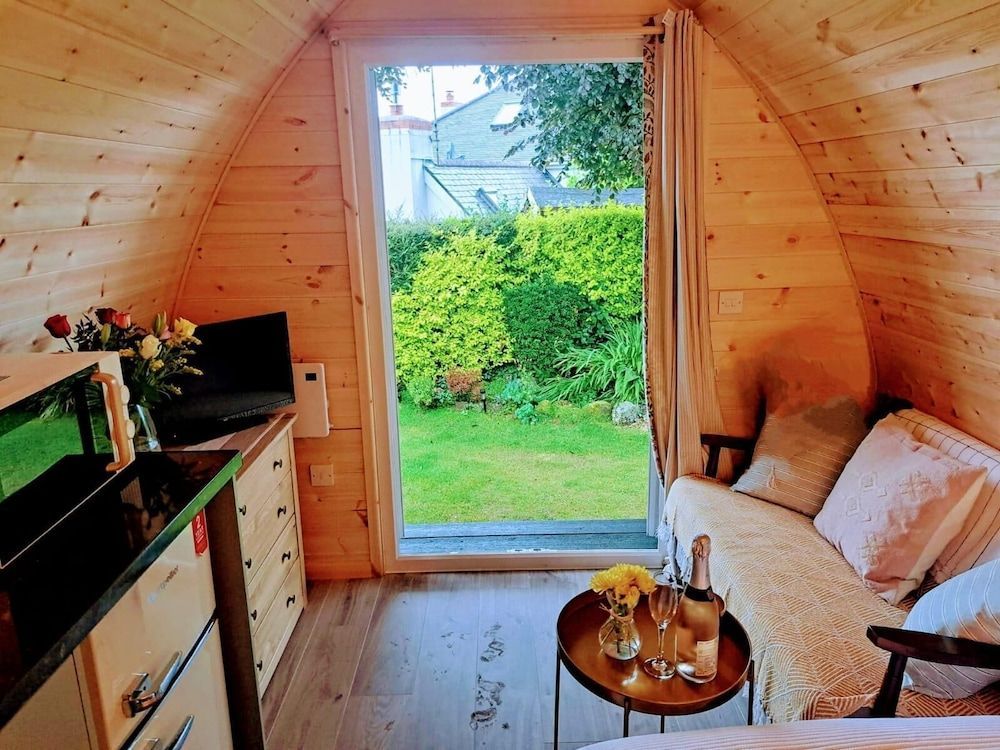 Beautiful and Cosy Garden Pod Saintives 1