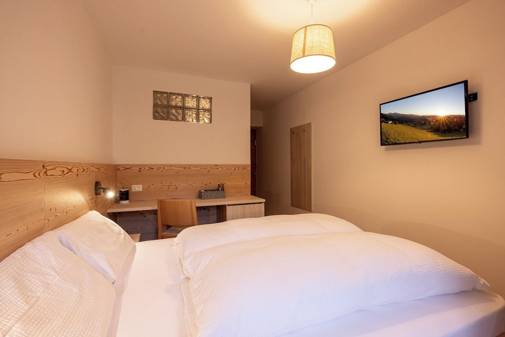 SAN PIETRO DOLOMITI Small Budget Hotel 1