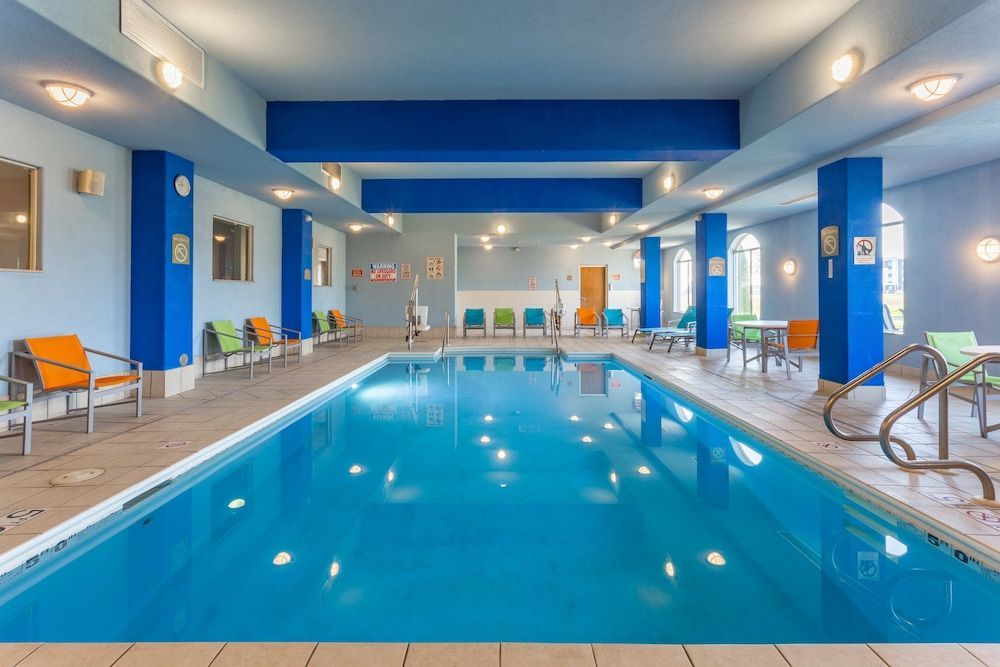 Holiday Inn Express & Suites ROCKFORD-LOVES PARK by IHG 1