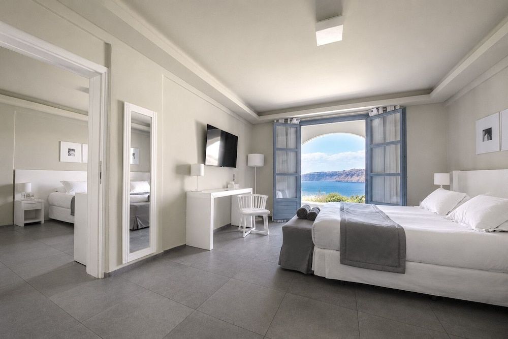 Acroterra Rosa Luxury Suites & Spa 1