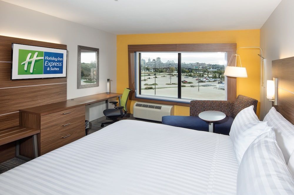 Holiday Inn Express & Suites EAST PEORIA - RIVERFRONT by IHG 2