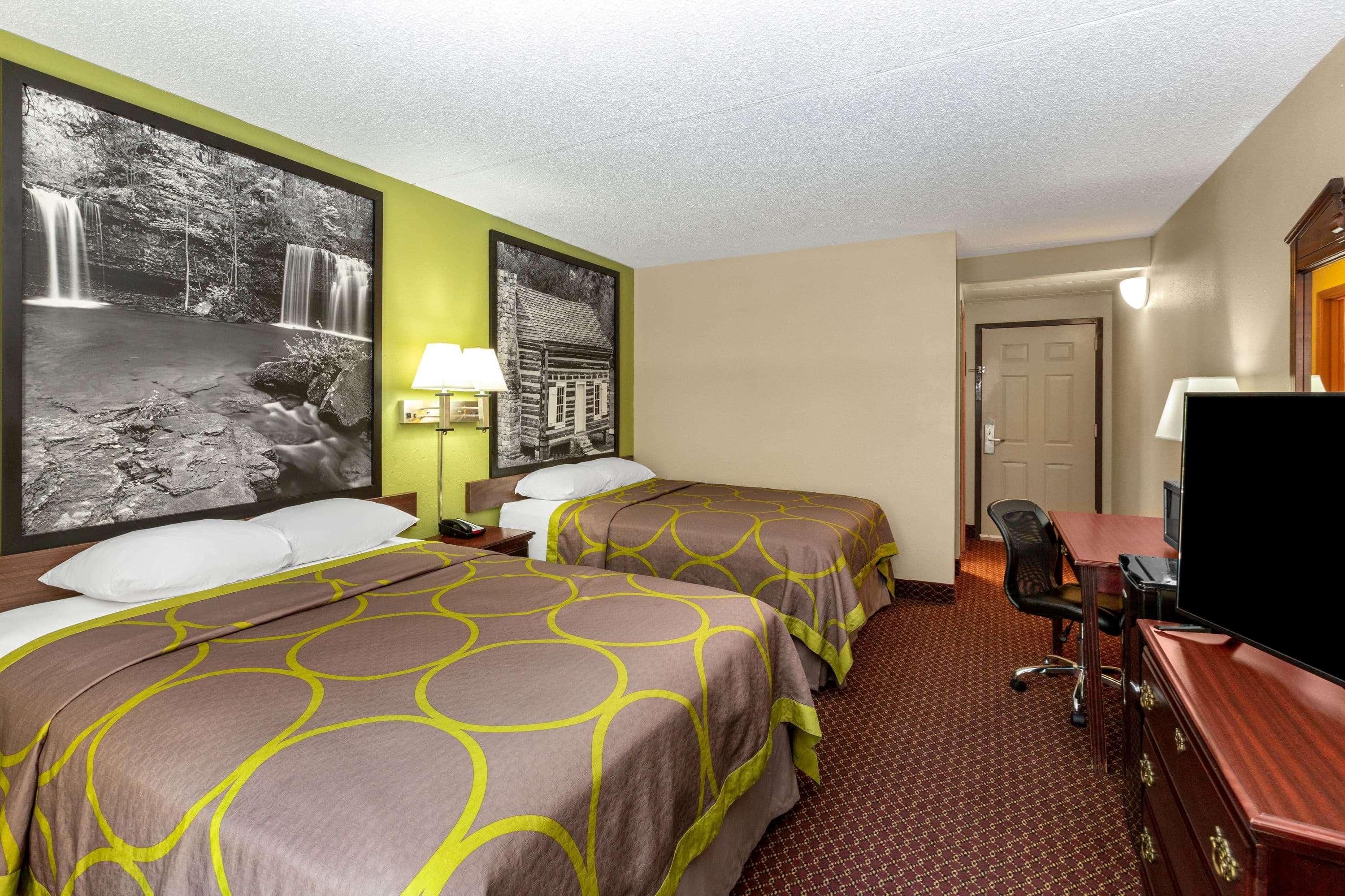 Super 8 by Wyndham Eureka Springs 1