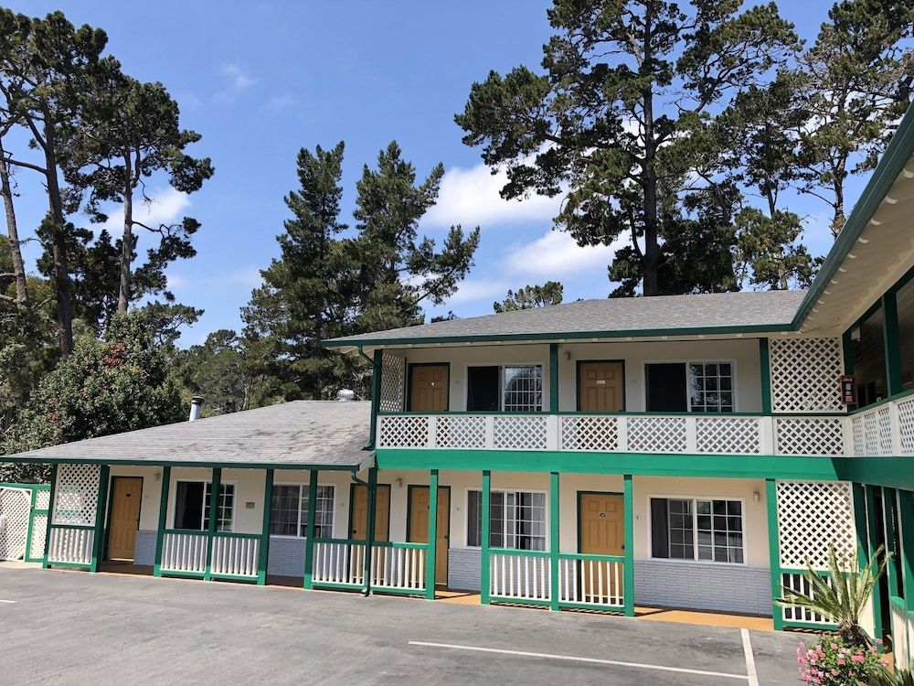 Monterey Pines Inn 2