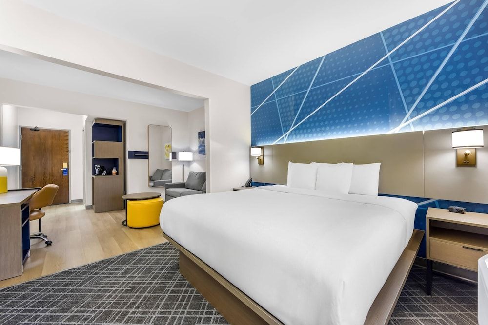 Comfort Suites London South 1