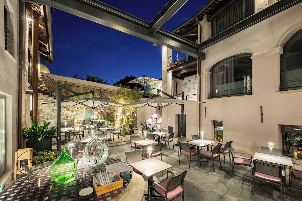 Uve Rooms & Wine Bar 1