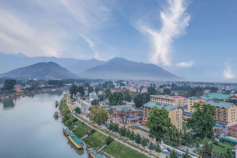 Radisson Collection Hotel & Spa, Riverfront Srinagar 1