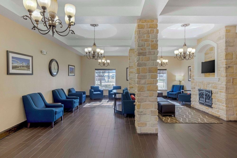 Comfort Suites Benbrook - Fort Worth Southwest 2