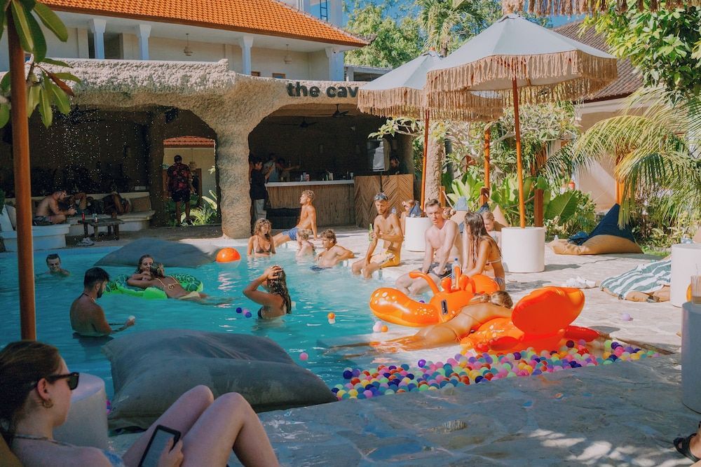 Mad Monkey Uluwatu 1