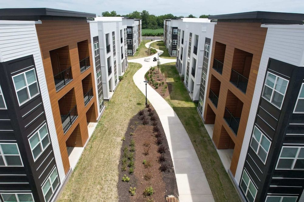 Landing Amazing 1BD Clubhouse Pool 1