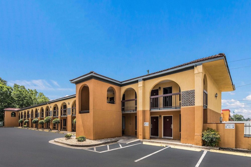 Econo Lodge Gainesville Downtown Area 1