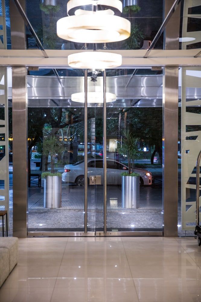 Howard Johnson Plaza by Wyndham Buenos Aires 2