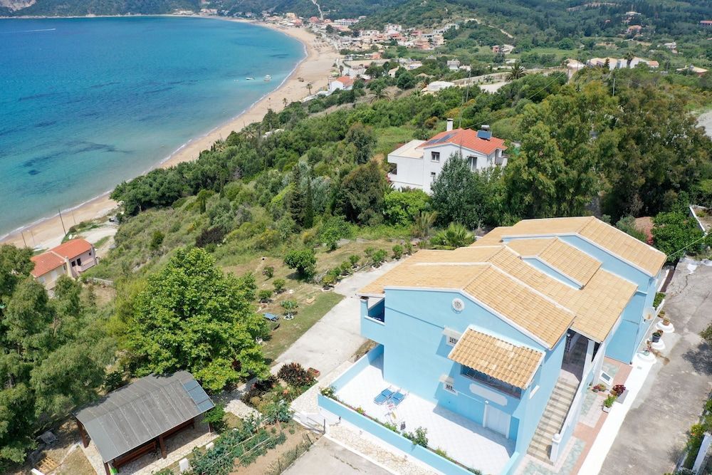 Agios Georgios - 2 Beds - Sleeps 4 - Free Parking 1