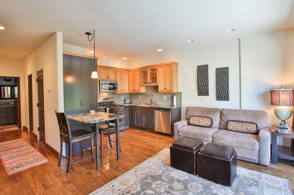 Columbia Cliff Villas 1