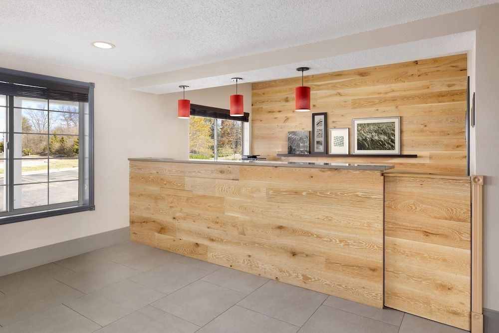 Country Inn & Suites by Radisson, Springfield, OH 2