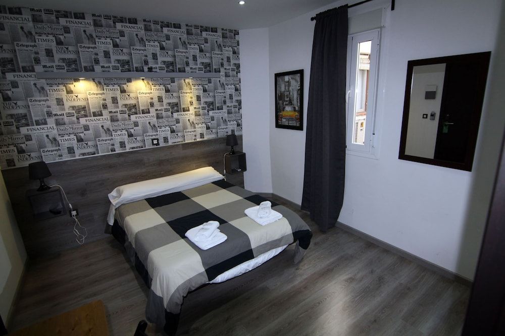 Hostal MH Fuencarral 1