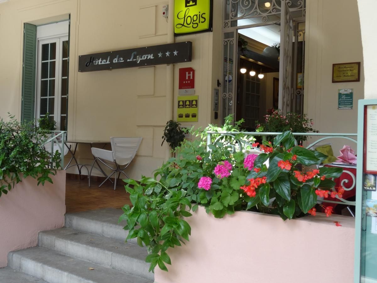 Logis Hôtel Restaurant Grand Hôtel de Lyon 2