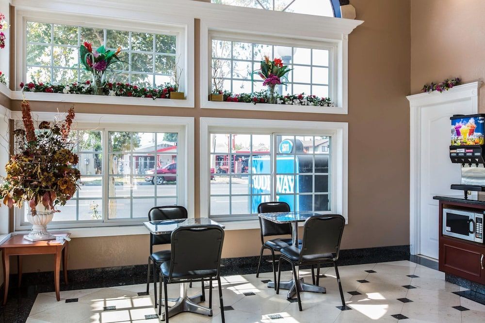 Rodeway Inn Cypress - Buena Park 2