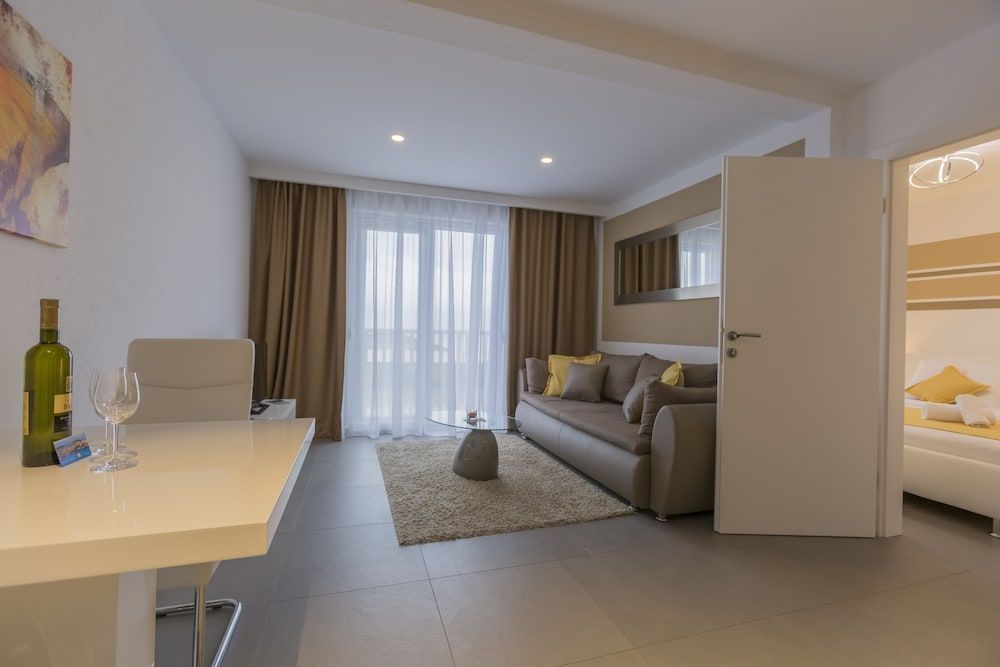 Lux Apartments Makarska 2