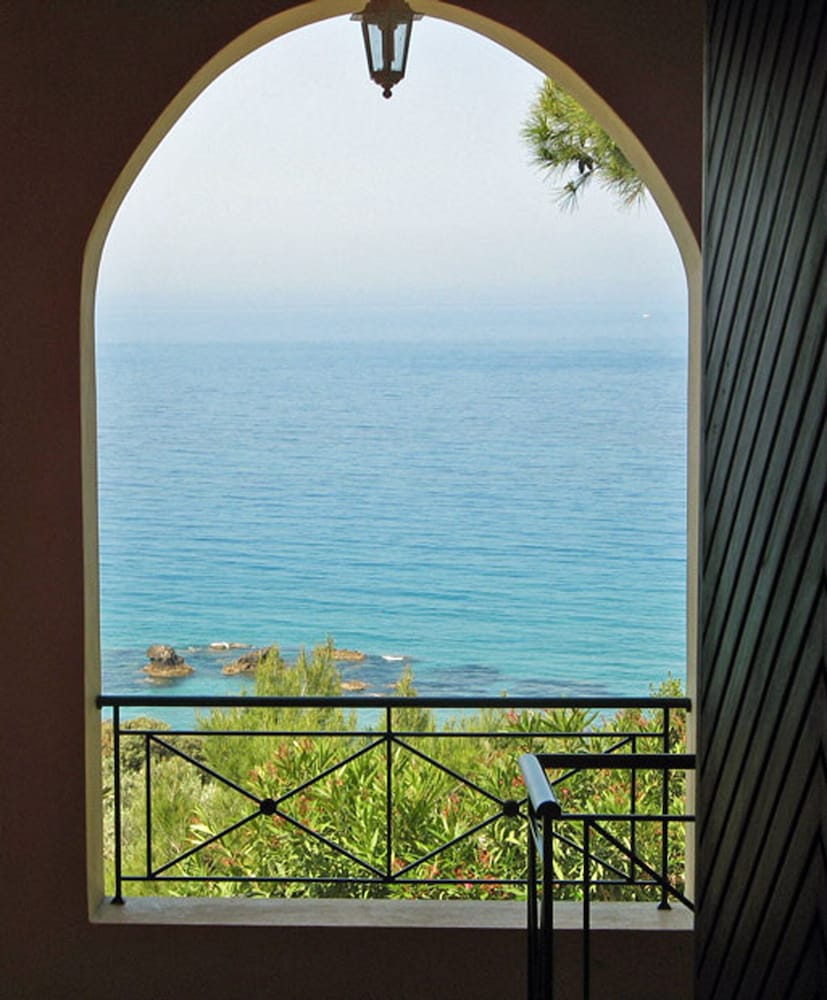 Studio Apartment with adult and childrens pool and sea view - Pelekas Beach 2