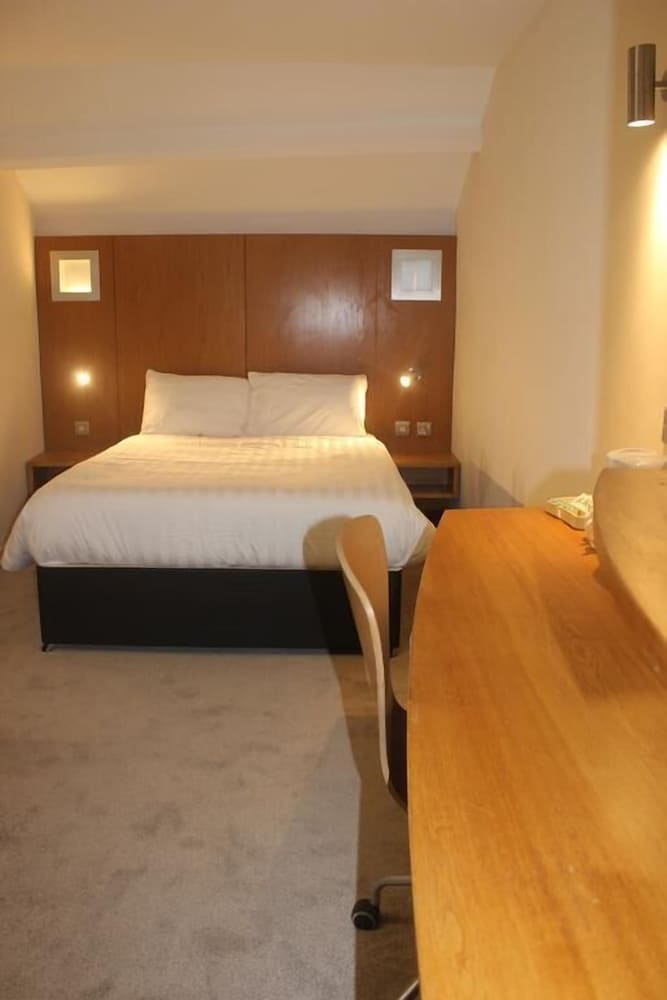 Corona Hotel Rotherham Sheffield Meadowhall 1