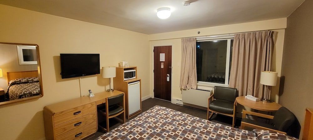 Toronto Lakeshore Hotel 2
