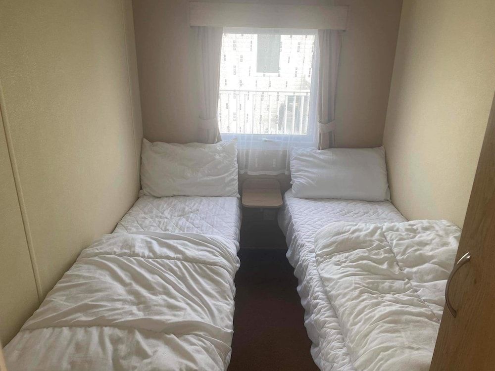 2 Bedroom Caravan in Hunstanton Dogs go Free 2