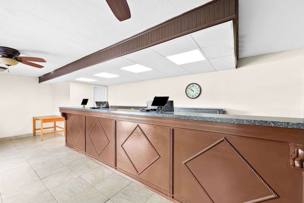 Clarion Inn & Suites near the Leconte Center Pigeon Forge 2