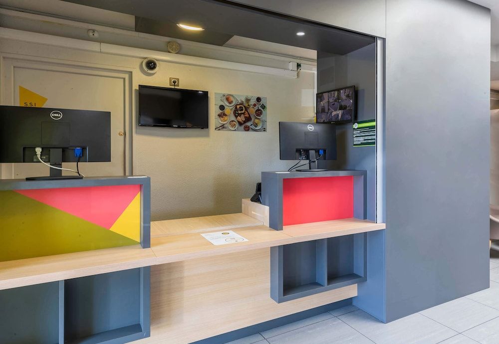 B&B HOTEL Bourges 1 2