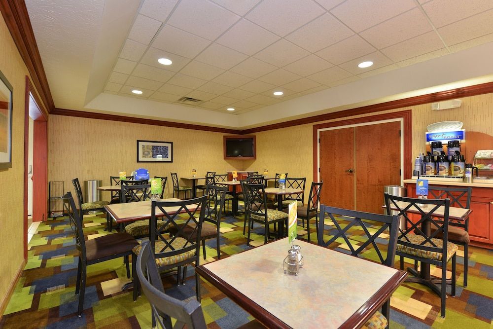 Holiday Inn Express CAMPBELLSVILLE by IHG 1