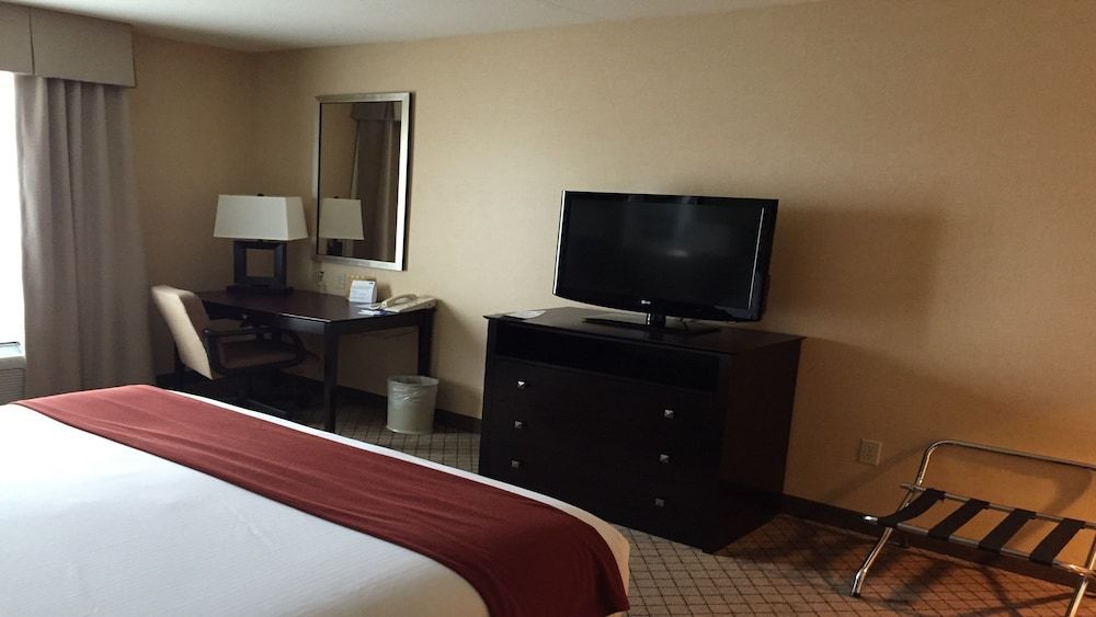 Holiday Inn Express WOODLAND by IHG 2