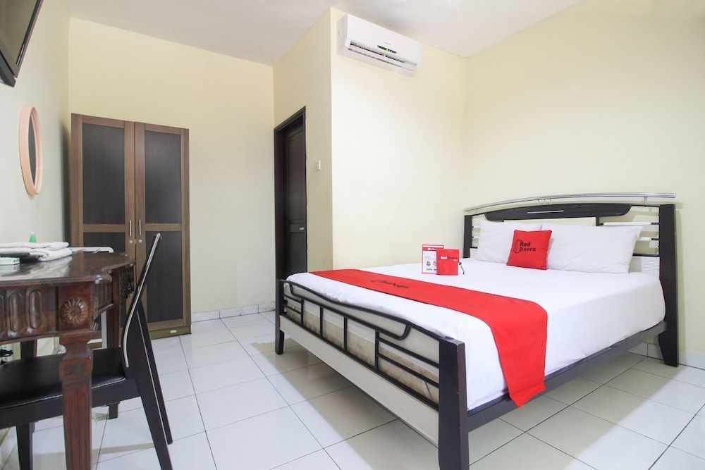 RedDoorz near RS Sarjito Yogyakarta 2 1