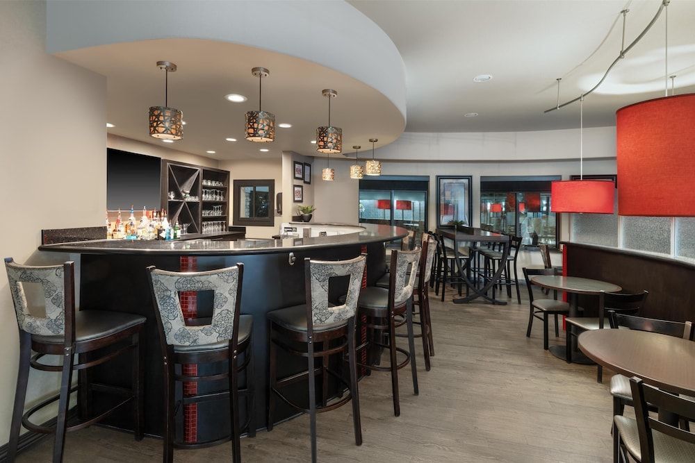 Best Western Premier Crown Chase Inn & Suites 1