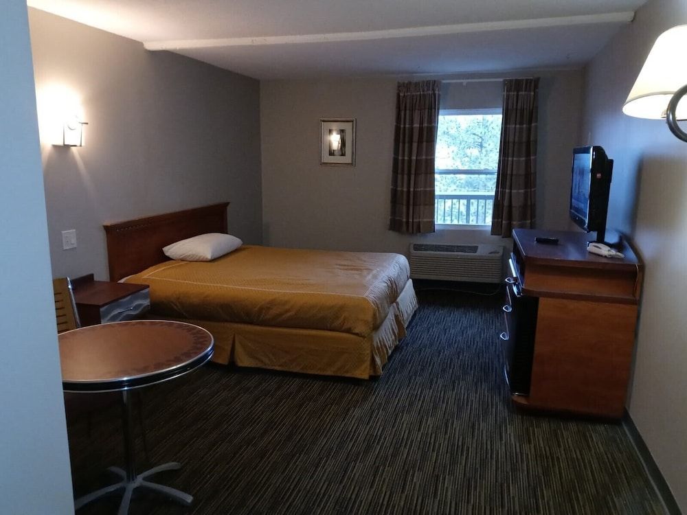 Peachtree Inn & suites 2