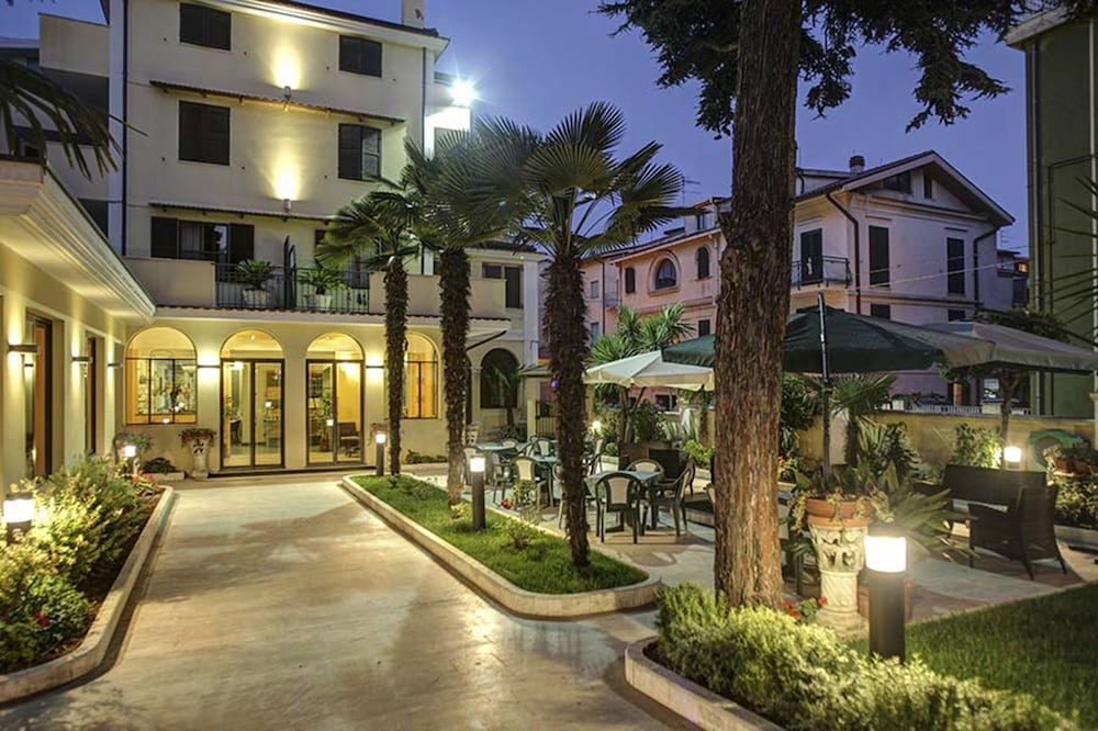 Hotel Ester Safer 1