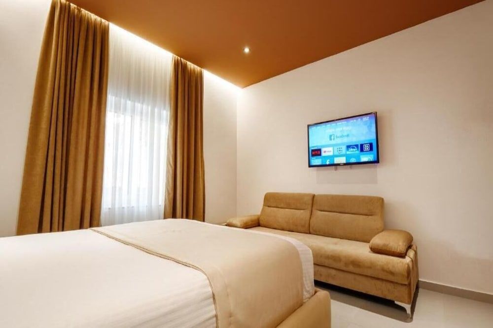 KRONOS Hotel Sarandë 1