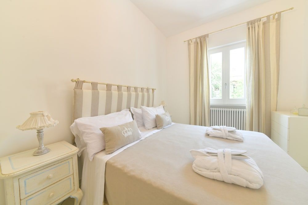 Queen Suite - Luxury Rooms 2