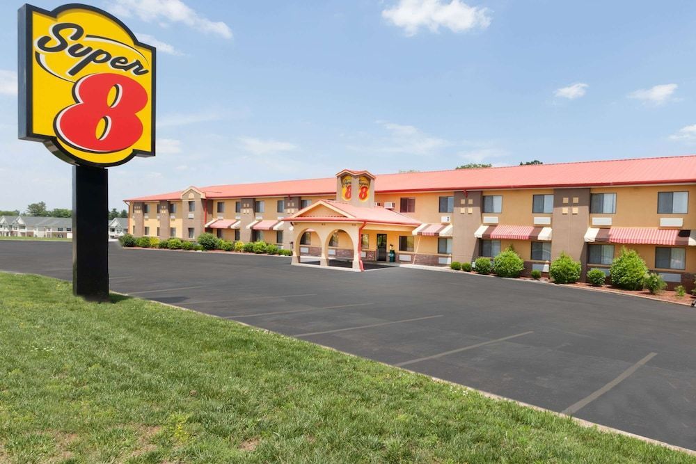 Super 8 South by Wyndham 1