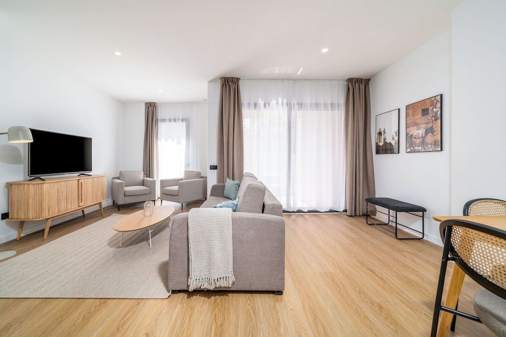 Limehome Barcelona Plaça Pirineus 1