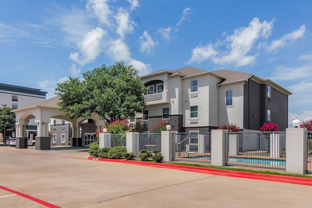 Super 8 by Wyndham Fort Worth Stockyards 1